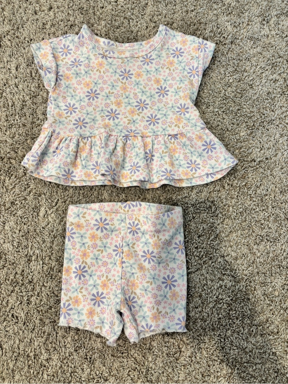 Bundle of Baby Girl Sets - Picture 7 of 8